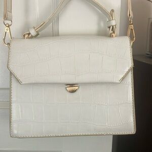 Elegant White Crocodile-Embossed Crossbody Handbag